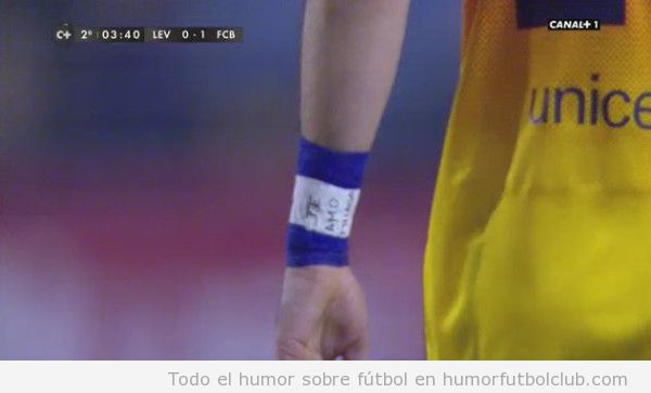 Foto curiosa de Messi llevando un brazalete en el que se leía Te amo Thiago