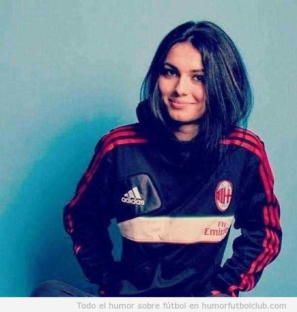 Una mujer muy guapa es la nueva fisioterapeuta del AC Milan