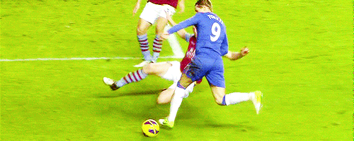 Gif animado de la rabona de Fernando Torres en el Chelsea Aston Villa