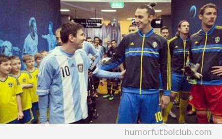 Messi y Zlatan Ibrahimovic se saludan en el túnel vestuarios Argentina Suecia