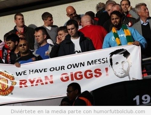 Pancarta de los aficionados del Manchester United, tenemos nuestro Messi y es Ryan Giggs