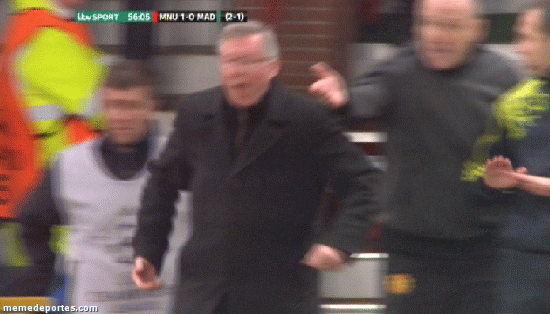 Gif animado del enfado con el árbitro de Sir Alex Ferguson