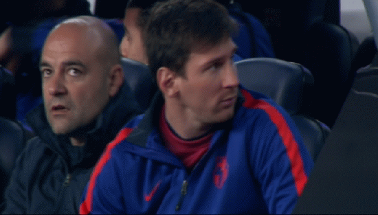Gif animado de Messi en el banquillo en el Barça PSG