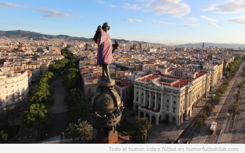 Estatua de colón del Barcelona con la camiseta del Barça