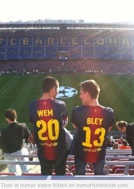 Foto graciosa, fail de aficionados del Barça con Wembley escrito en la camiseta en el Barça - Munich