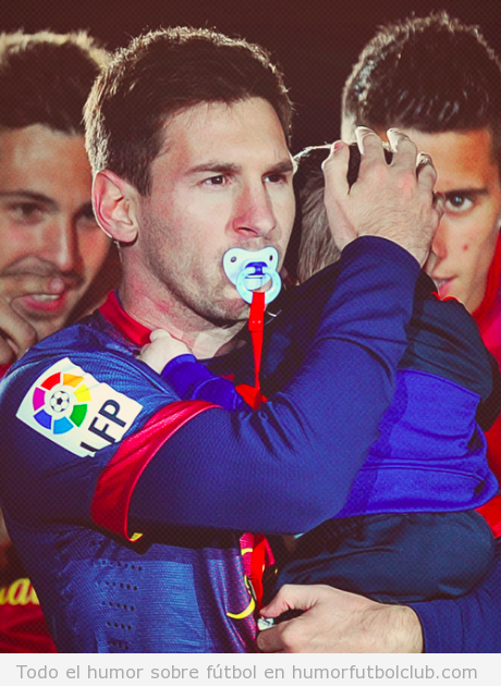 Foto graciosa de Messi en la celebración de la Liga con chupete