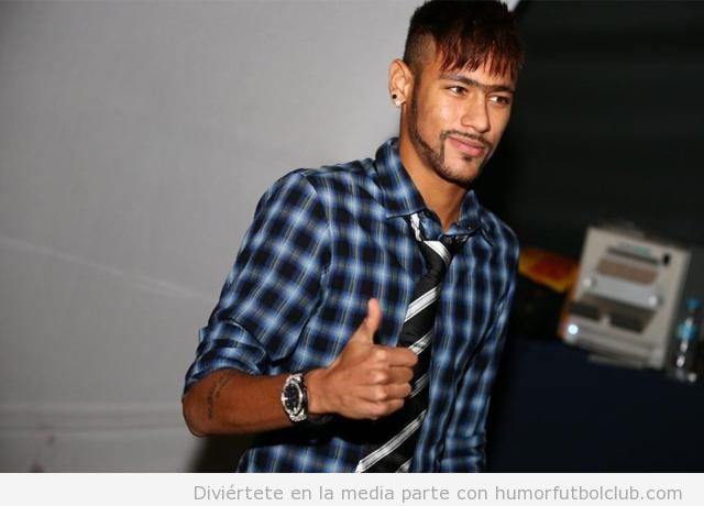 Imagen graciosa de Neymar con perilla, nuevo look