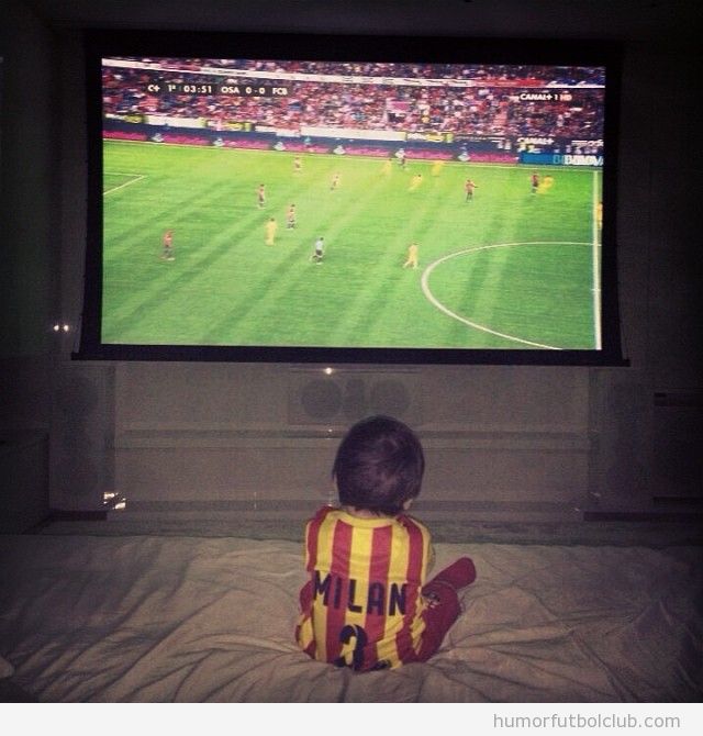 Foto bonita de Milan, el hijo de Piqué y Shakira, viendo el Osasuna Barça
