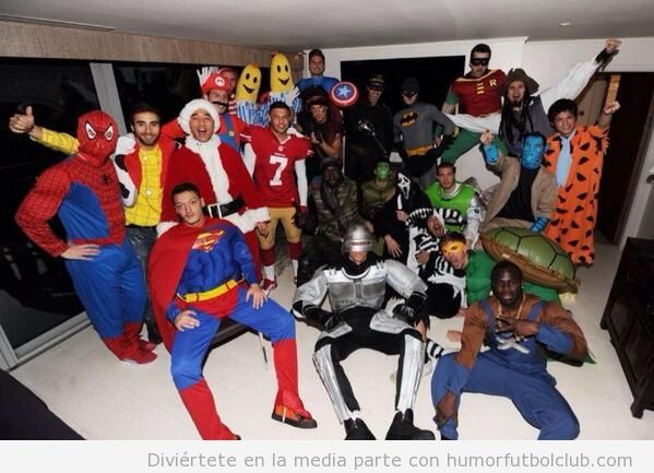 Foto graciosa de los jugadores del Arsenal en la fiesta de Navidad disfrazados