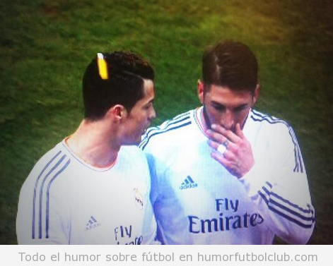 Foto de un mechero que golpea la cabeza de Cristiano Ronaldo