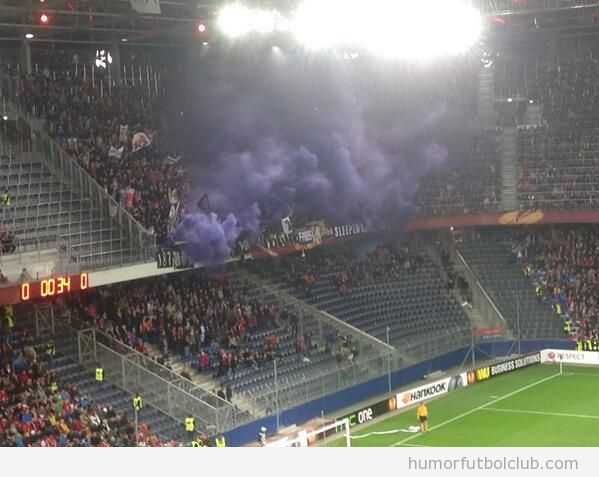 Bomba humo ultras Basel en Salzburg 2