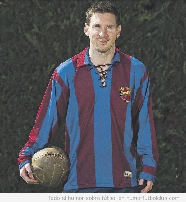 Foto de Messi con una camiseta antigua del Barça