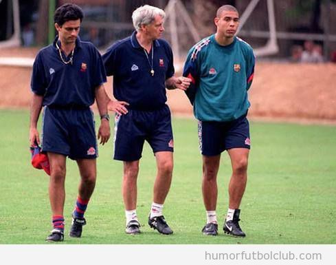 José Mourinho, Bobby Robson y Ronaldo juntos en el Barça